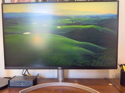 LG 32" 4K IPS Monitor (32UN650) - Pristine - Original Box & Cables
