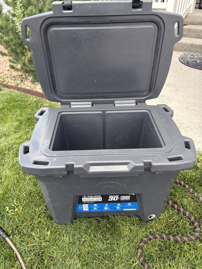 Polaris Northstar 30 qt   Cooler W/ Brackets