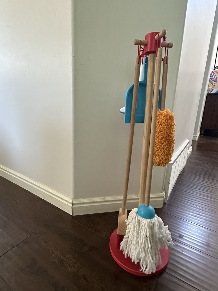 Melissa and Doug cleaning set