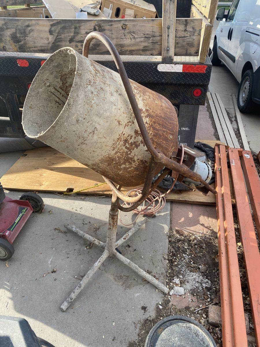 Cement mixer (electric)