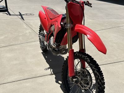 2020 Honda CRF 250r Dirt Bike - Red, Excellent Condition, Ready to Ride