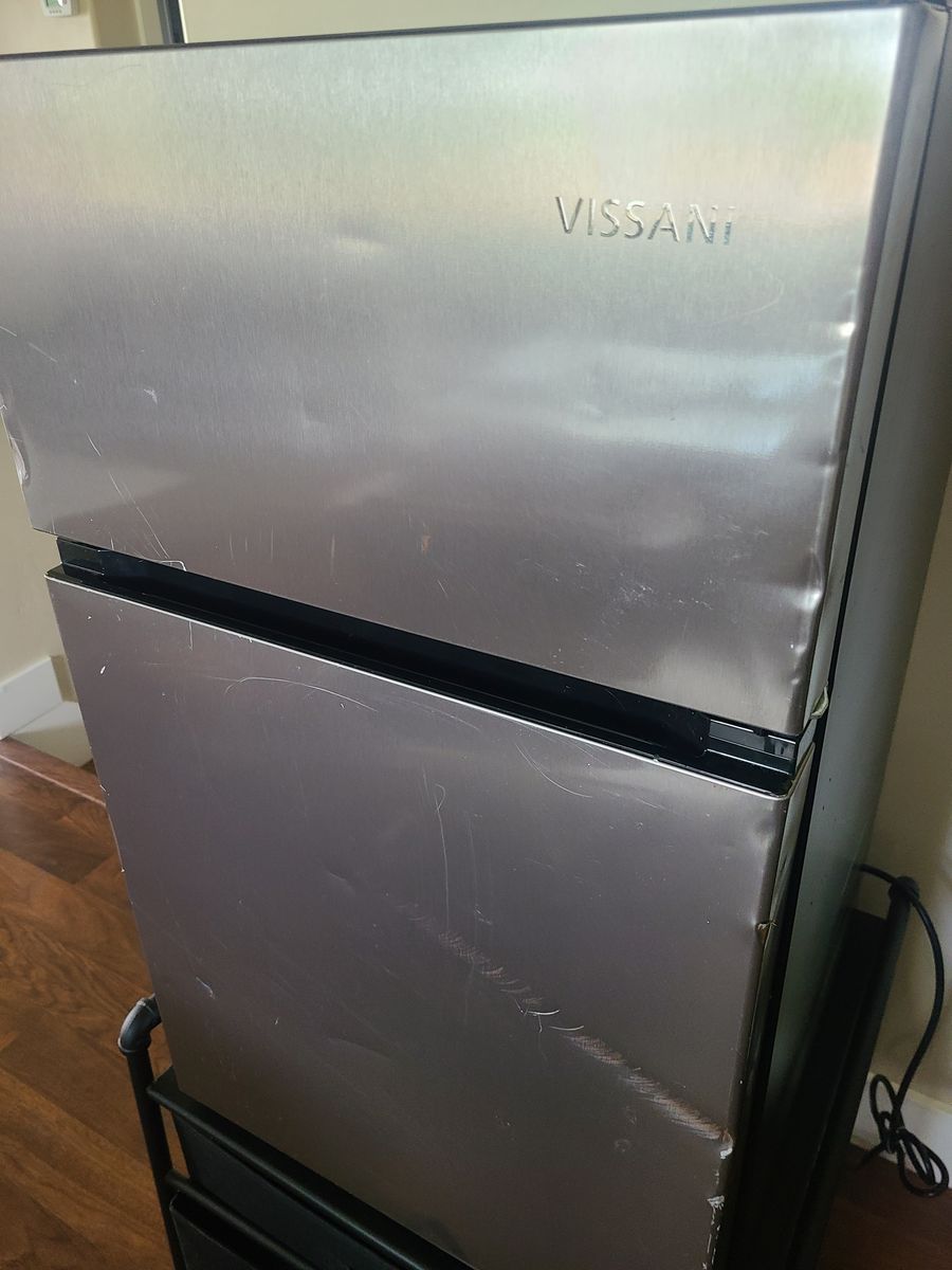Mini fridge 3.1 cu