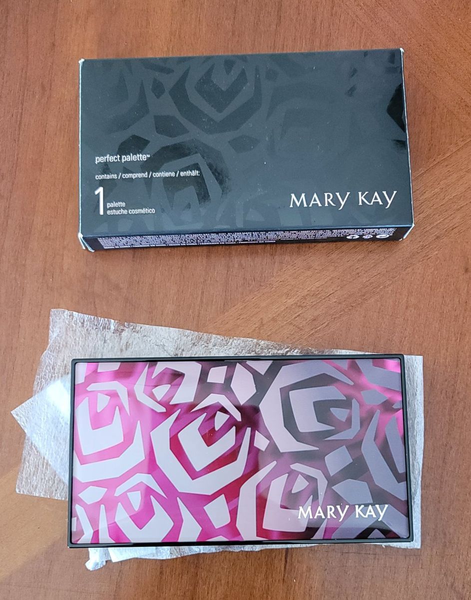 New with Box Mary Kay Perfect Pallette Makeup Case