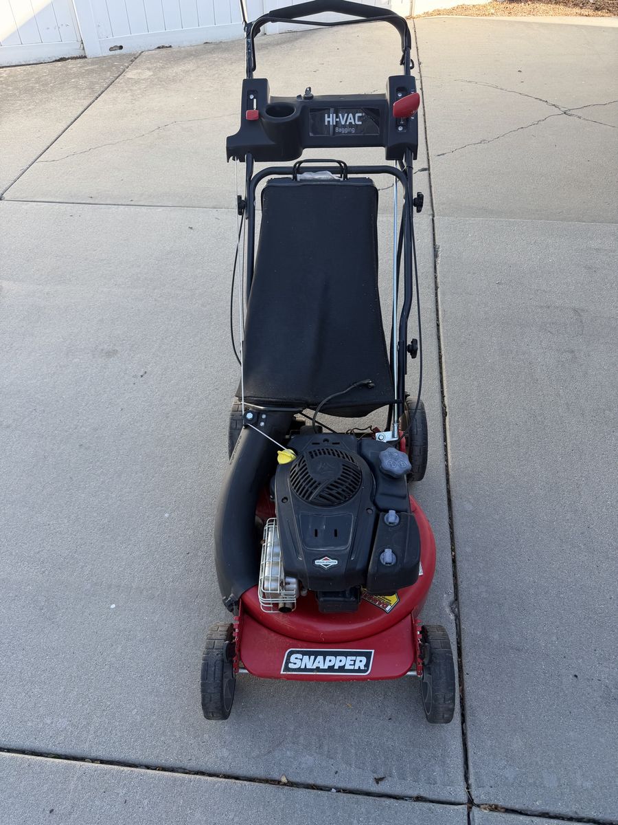 Snapper Hi-Vac Push Lawn Mower with Briggs & Stratton Engine
