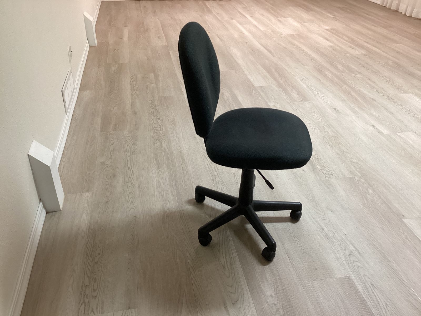 Easy Rolling Armless Chair