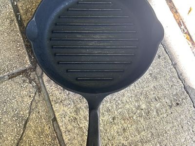 Wagner's 1891 Original cast iron skillet/Griddle