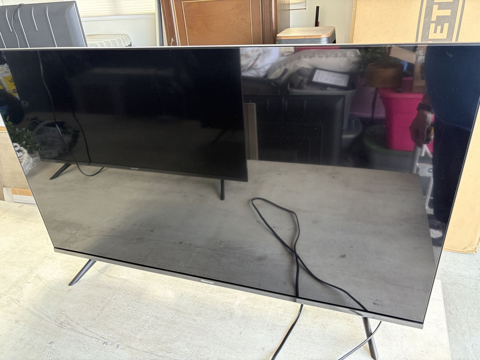 43” Hisense TV