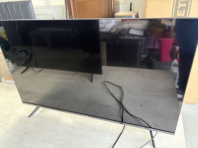 43” Hisense TV