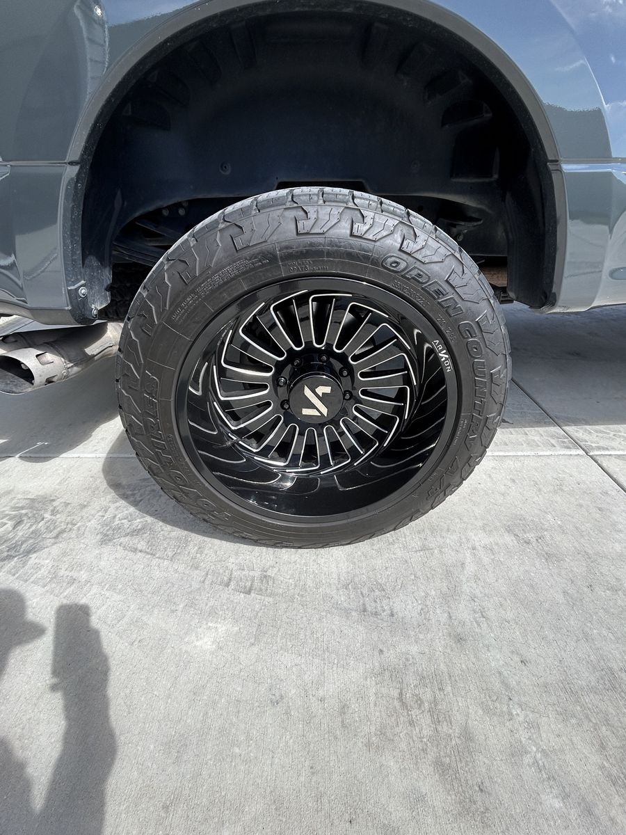 Arkon Alexanders 22x12 w/ 35" Toyos/Ford Superduty