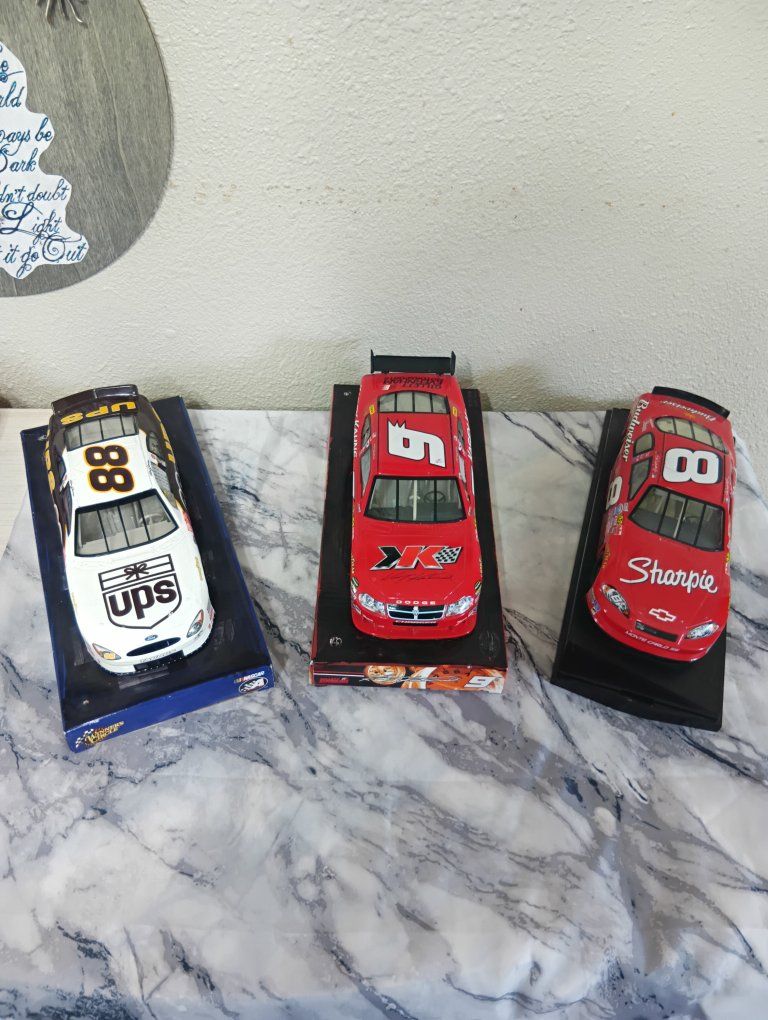 Kasey Kahne #9 Winner's Circle 1:24 NASCAR Diecast, Dale Earnhardt Jr. #8 Budweiser & #88 UPS Cars