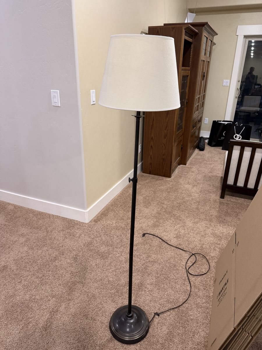 Tall adjustable lamp