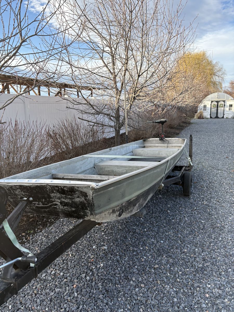 Great 14' Aluminum Fishing Boat