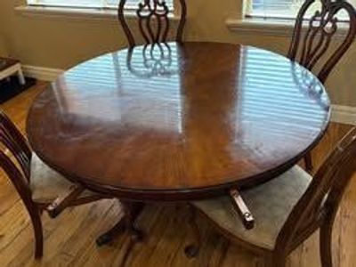 Solid Wood Stanley Furniture Dining room Table & 6 Chairs