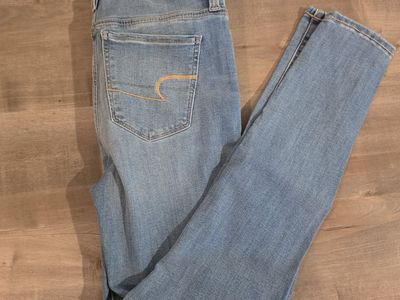 American Eagle Next Level Stretch Super Hi-Rise Jegging size 4