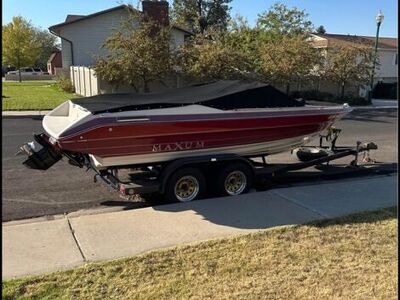 1990 MAXUM 21 Foot Open Bow