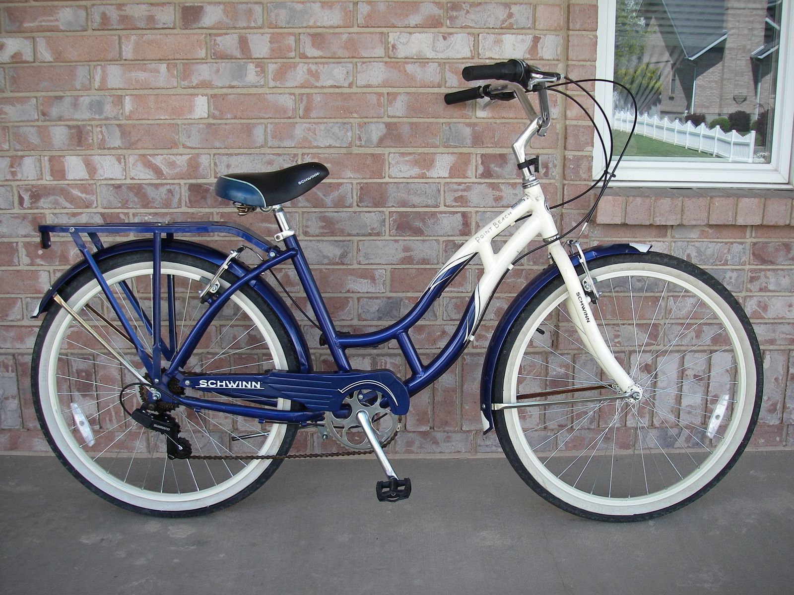Womens / Girls 26" ALUMINUM Schwinn POINT BEACH Retro Beach Cruiser Bike, 7-Speed, w/ Fenders, Blue / Crème, 26 Inch