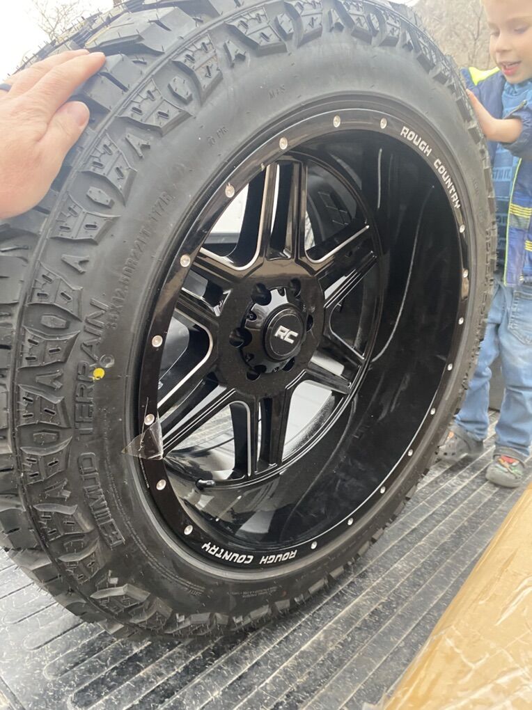 35x12.5r22 Spare NEW w/ rim