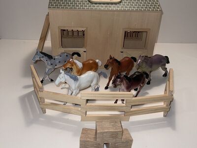 Melissa & Doug Fold & Go Wooden Stable