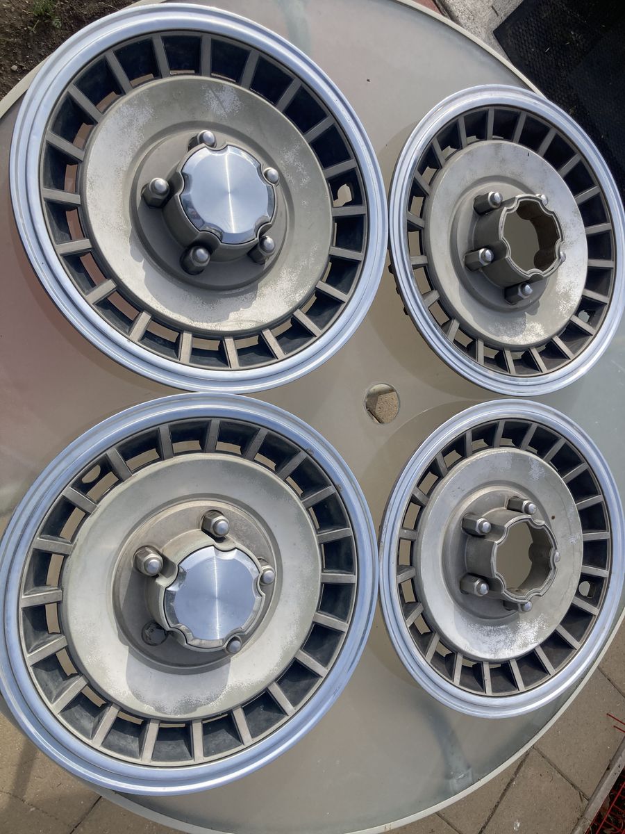 Set Of 4 15 Inch Ford Hubcaps