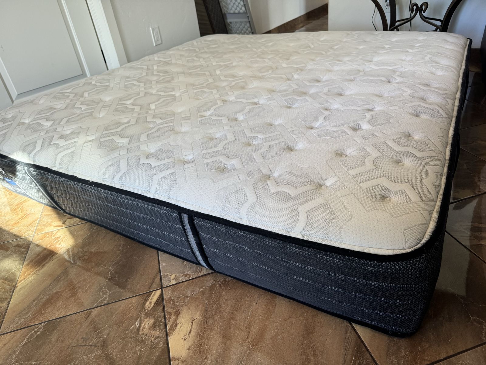 Used Pillow Top Mattress $120