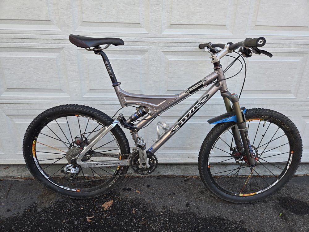 Titus Switchblade med/large