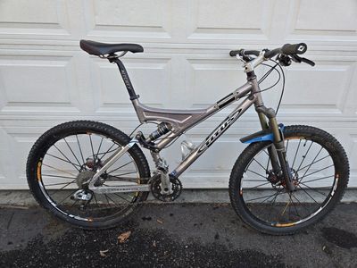 Titus Switchblade med/large