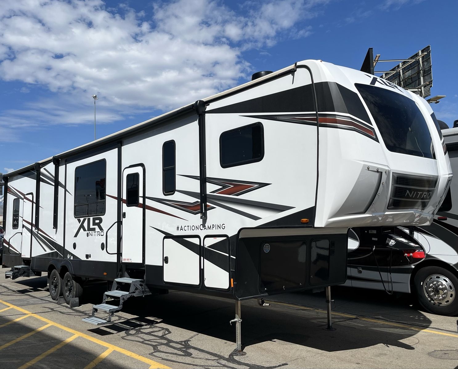 XLR Nitro toy hauler by Forest River model 35DK5. 2021 Fifth wheel