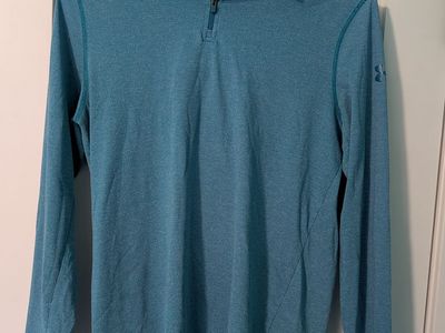 Men's Under Armor Long Sleeve Hooded Medium