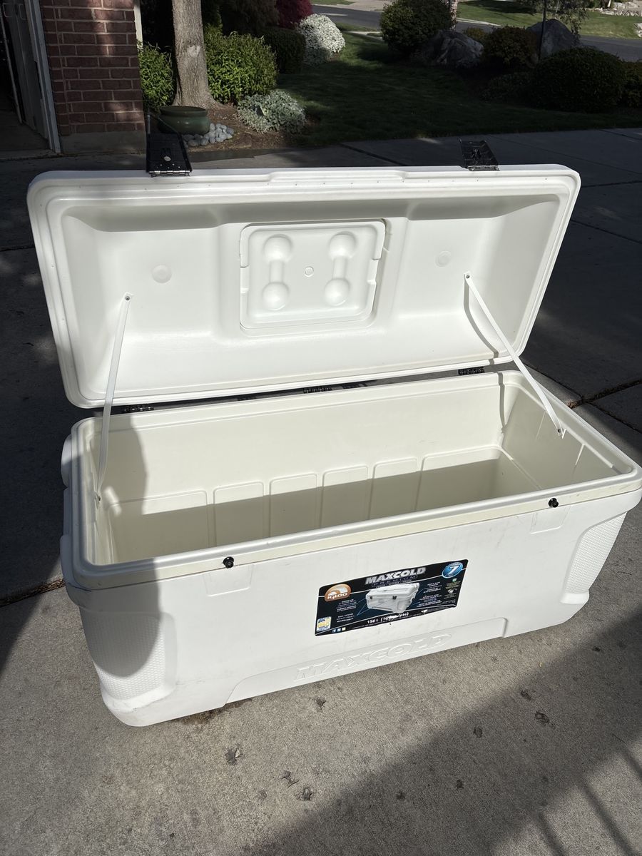 Igloo Maxcold Premium 165 quart cooler