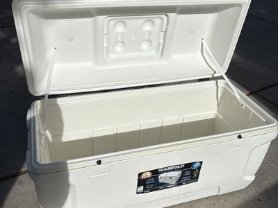 Igloo Maxcold Premium 165 quart cooler