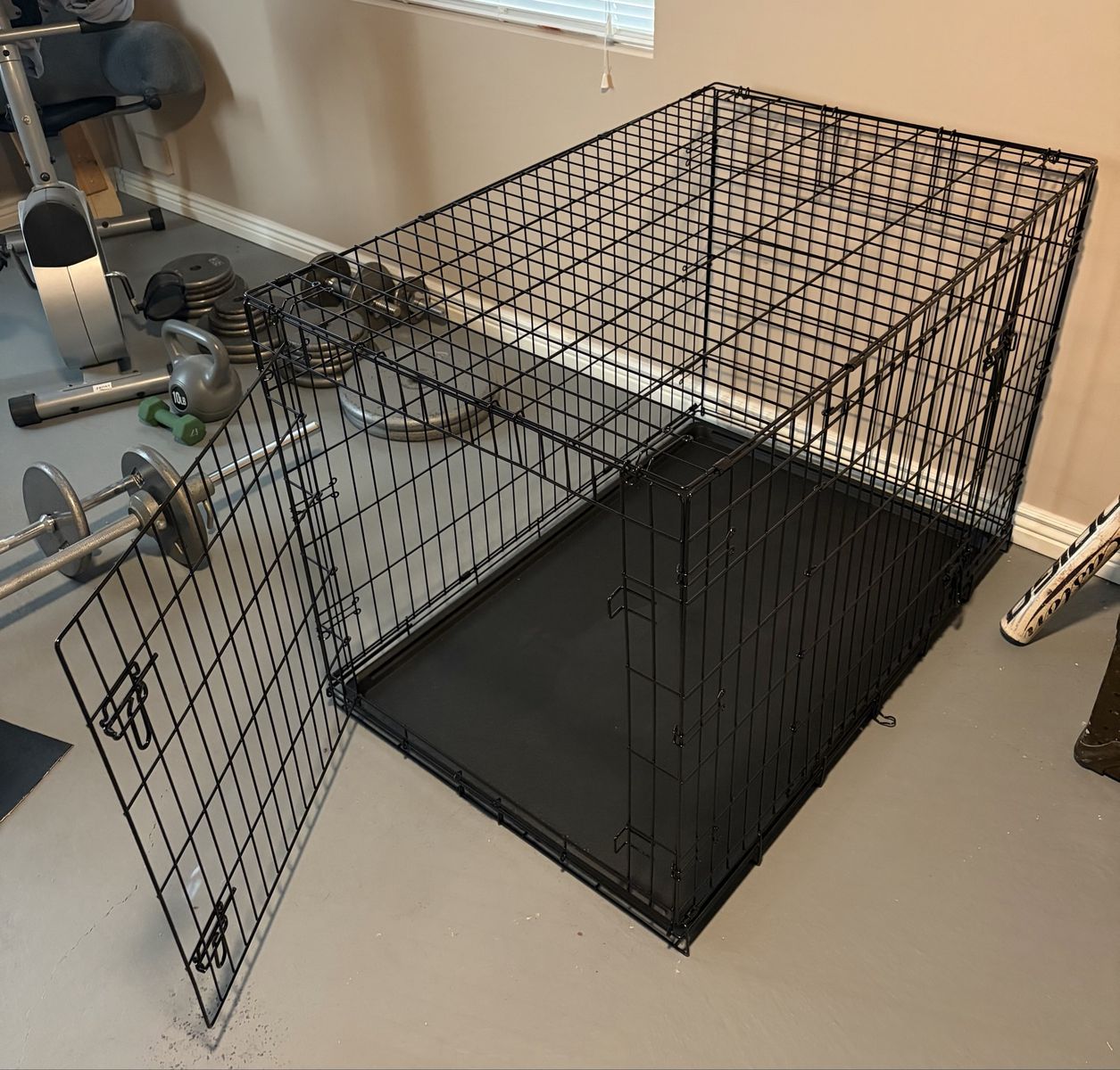 Wire dog crate