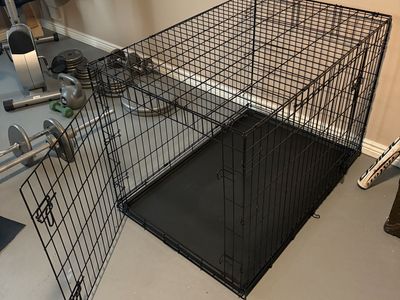 Wire dog crate