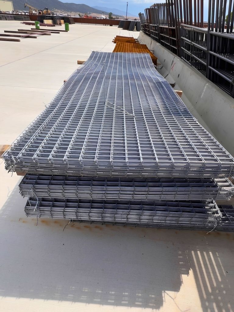 Wire Horse Panel 5ft x 16ft (2x4 Mesh, 6 Gauge) – Non-Climb Horse & Livestock Panel