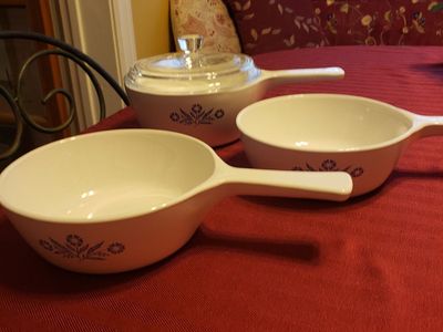 Classic Vintage Corning Ware 3 Round Handled Dishes with 1 Glass Lid