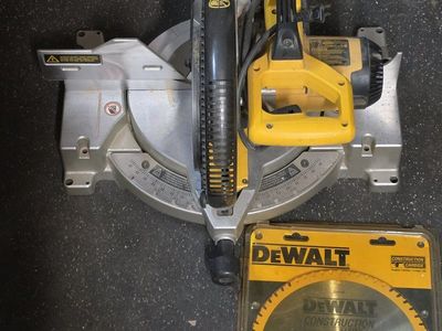DeWalt DW703 10" Double Insulated Compound Miter Saw with New DeWalt 60T Blade