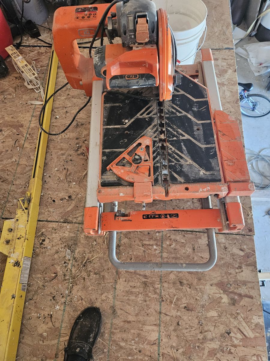 Tile saw