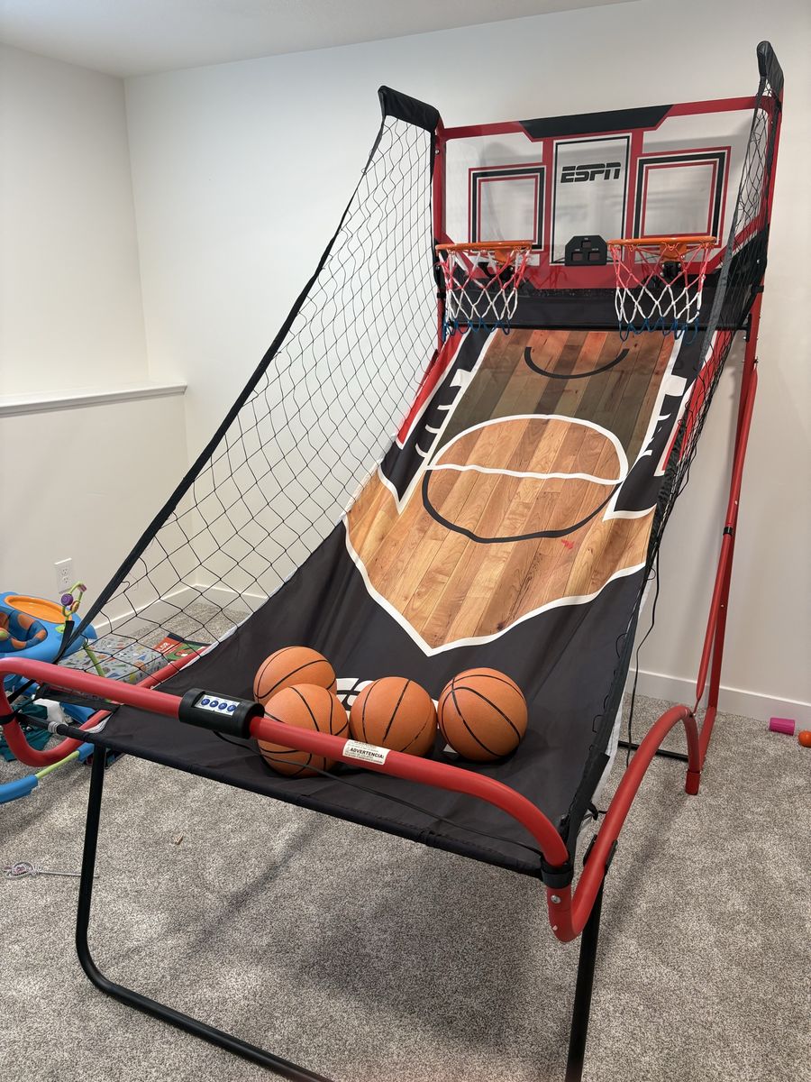 ESPN 2-Player Arcade Basketball Game with Electronic Scoreboard & 4 Basketballs