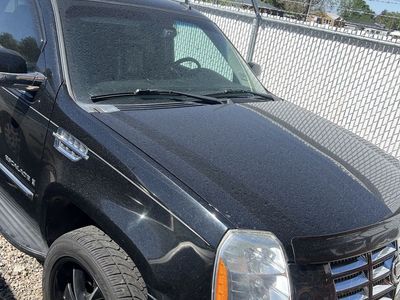 Parting out 08 Cadillac Escalade