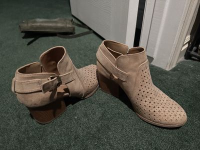 Women’s shoes