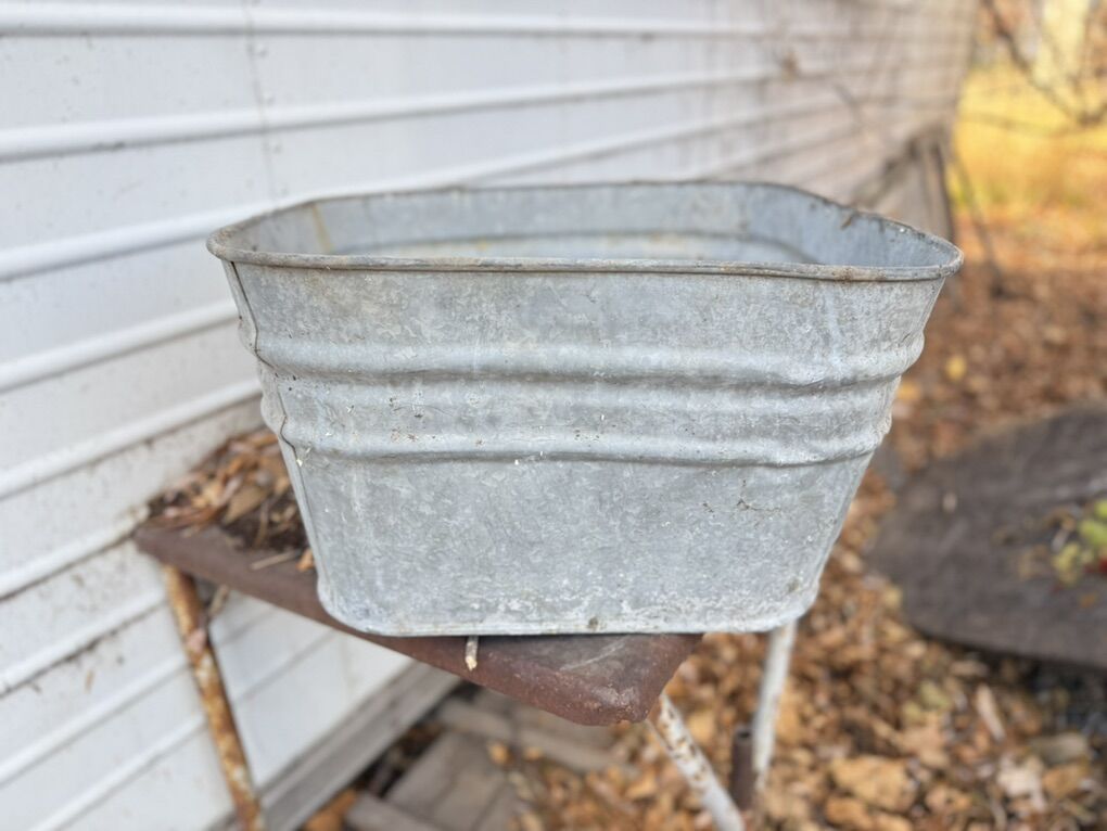 Antique Wash Bin/tub