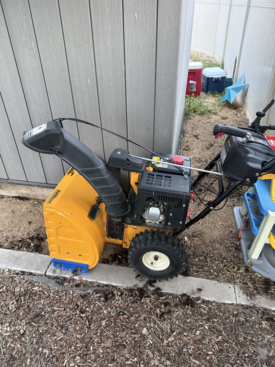 Cub Cadet 528SWE 28-inch Two-Stage Gas Snow Blower Electric Start