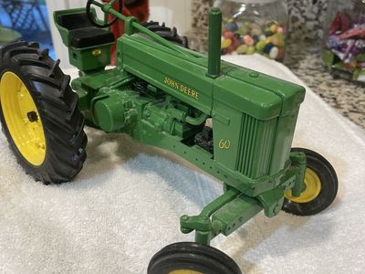 DIE CAST JOHN DEERE TRACTOR