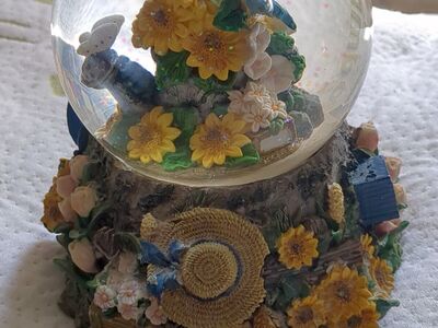 everything is beautiful music snow globe