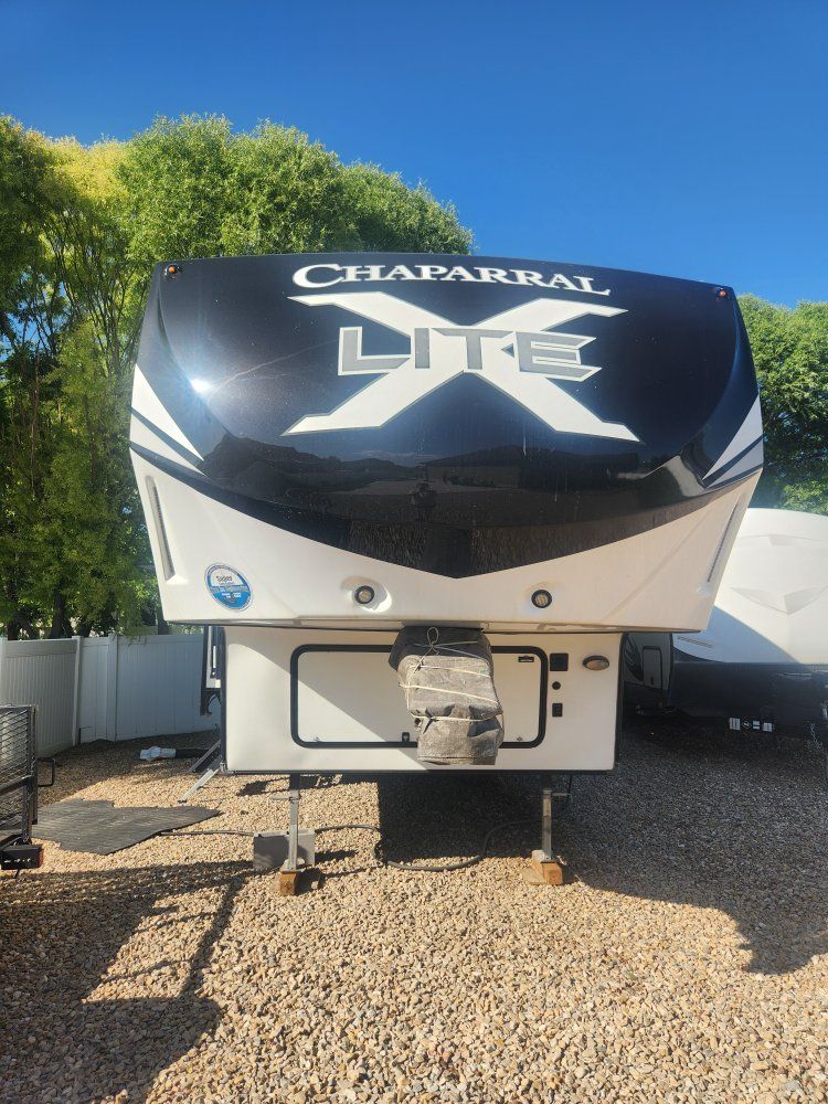 Coachmen Chaparral Lite Fifth Wheel Travel Trailer