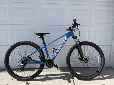 2020 Trek Marlin 6 Mountain Bike – 16 Speed – Blue