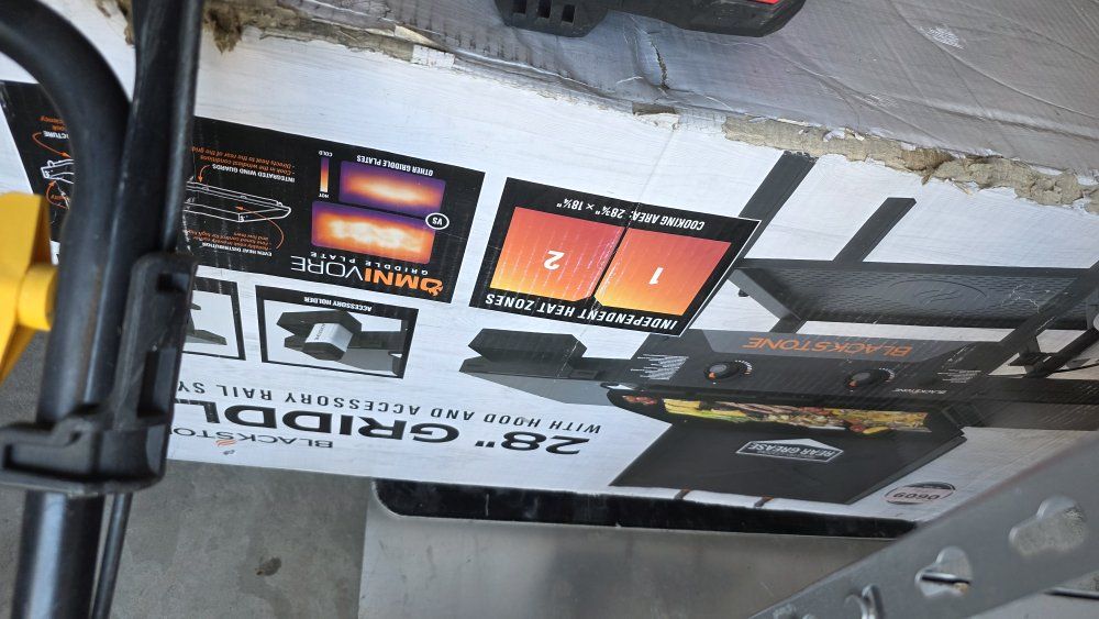 New in box Blackstone Griddle 28"
