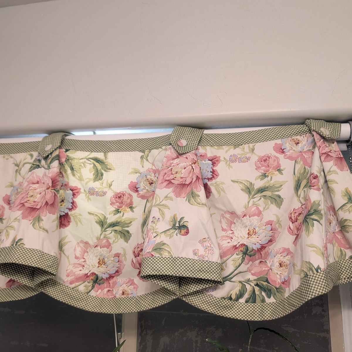 country cottage scallop valance