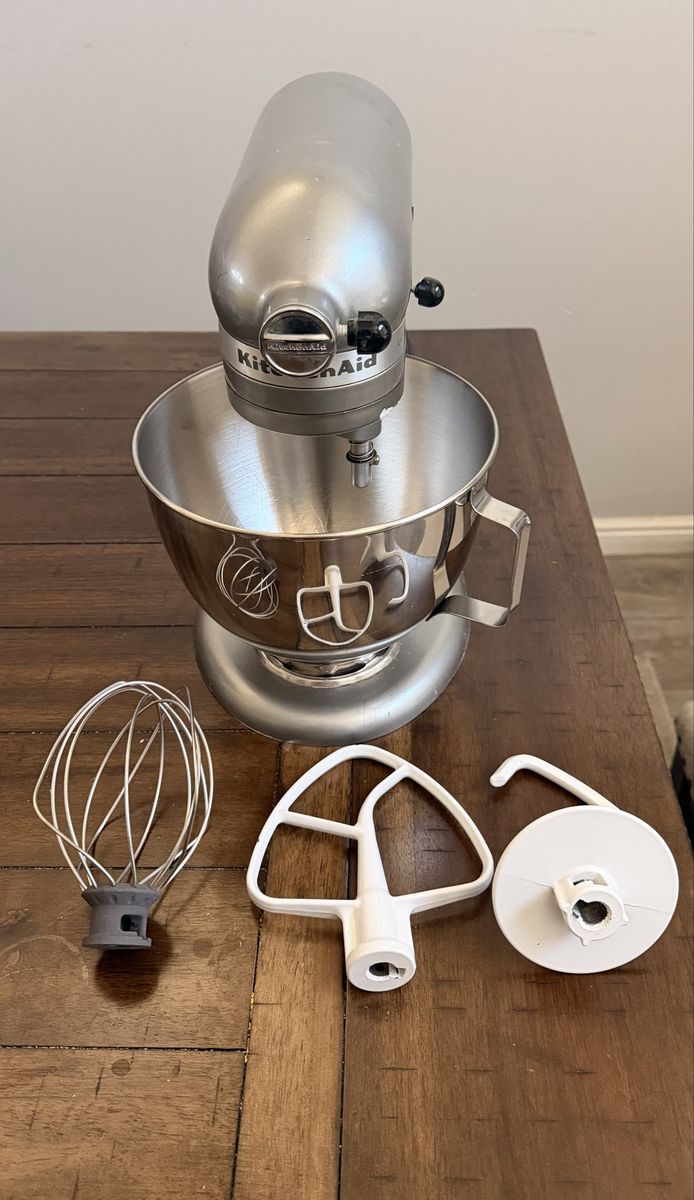 Kitchen-Aid Mixer