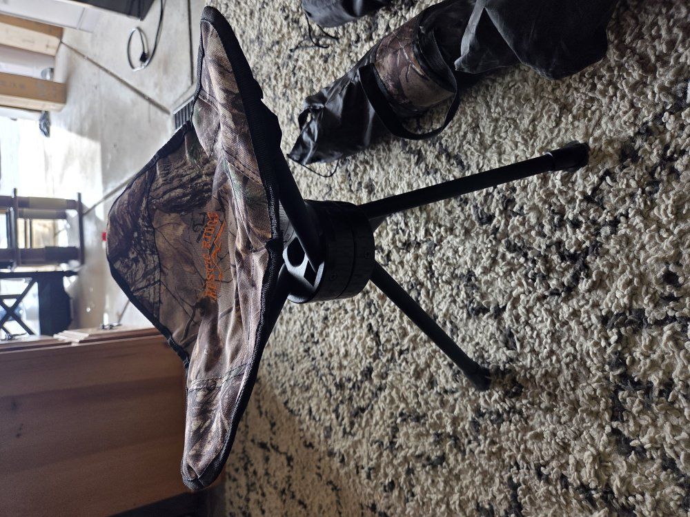 4 Tripod Fishing Chairs