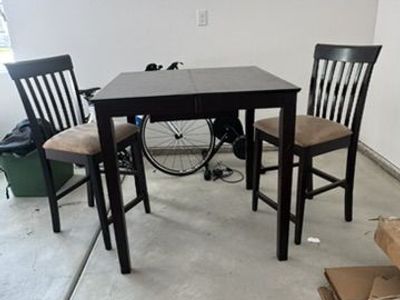 Expandable Dinner Table Set